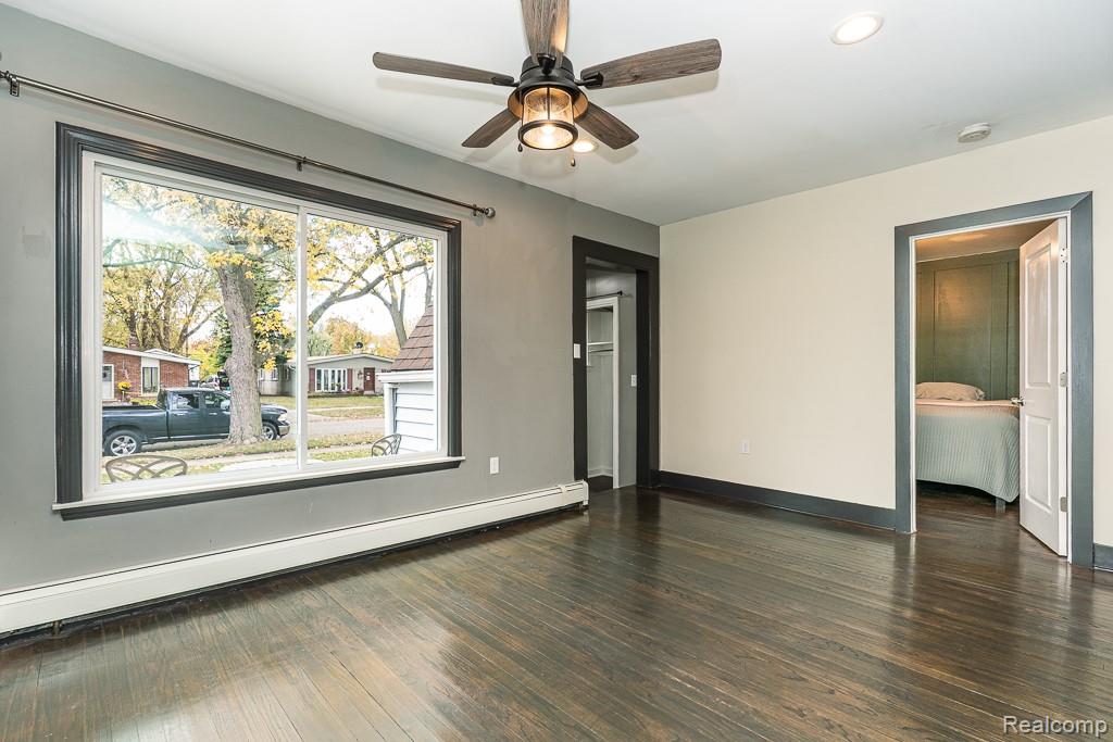 St Clair Shores City, Michigan 48082, United States, 4 Bedrooms Bedrooms, ,2 BathroomsBathrooms,Residential,Pending,237287