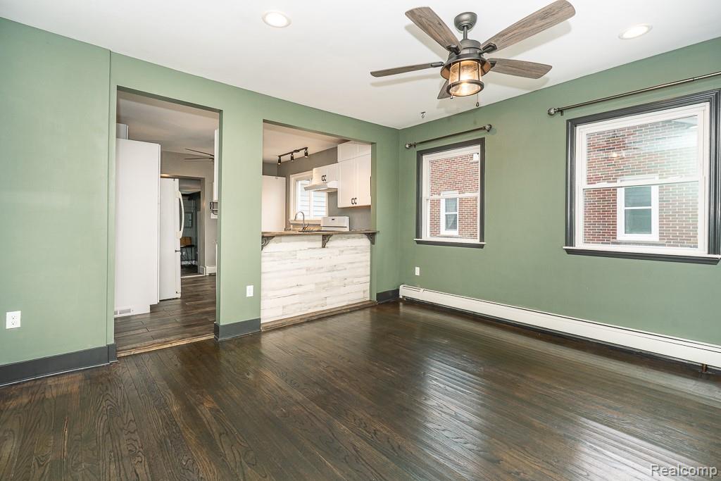 St Clair Shores City, Michigan 48082, United States, 4 Bedrooms Bedrooms, ,2 BathroomsBathrooms,Residential,Pending,237287