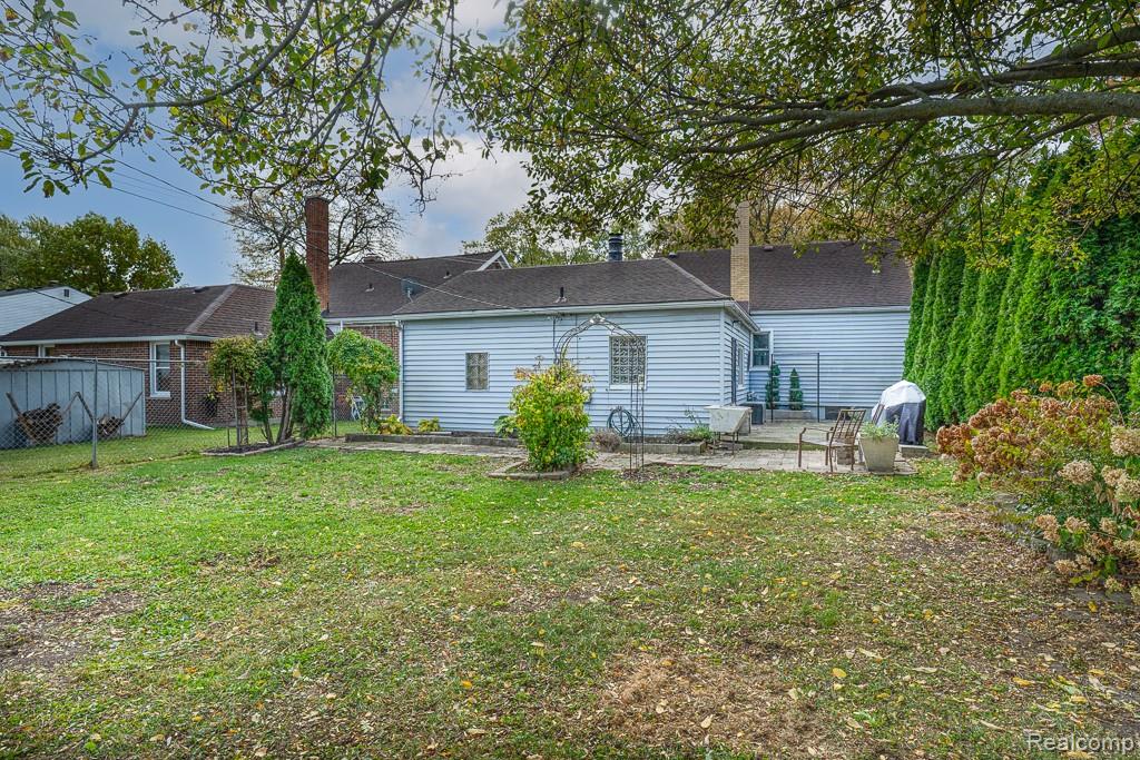 St Clair Shores City, Michigan 48082, United States, 4 Bedrooms Bedrooms, ,2 BathroomsBathrooms,Residential,Pending,237287