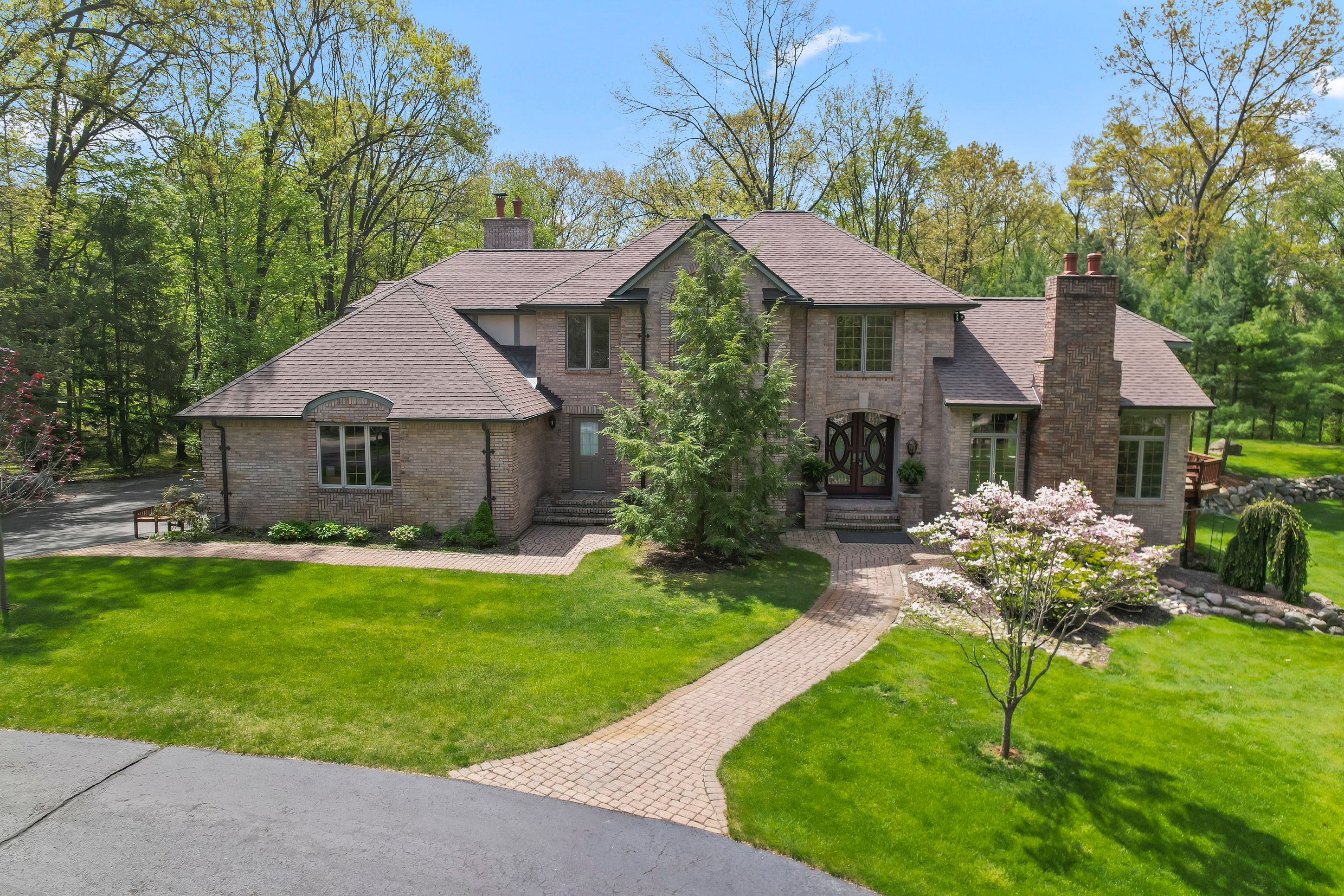 561 VALLEY Drive