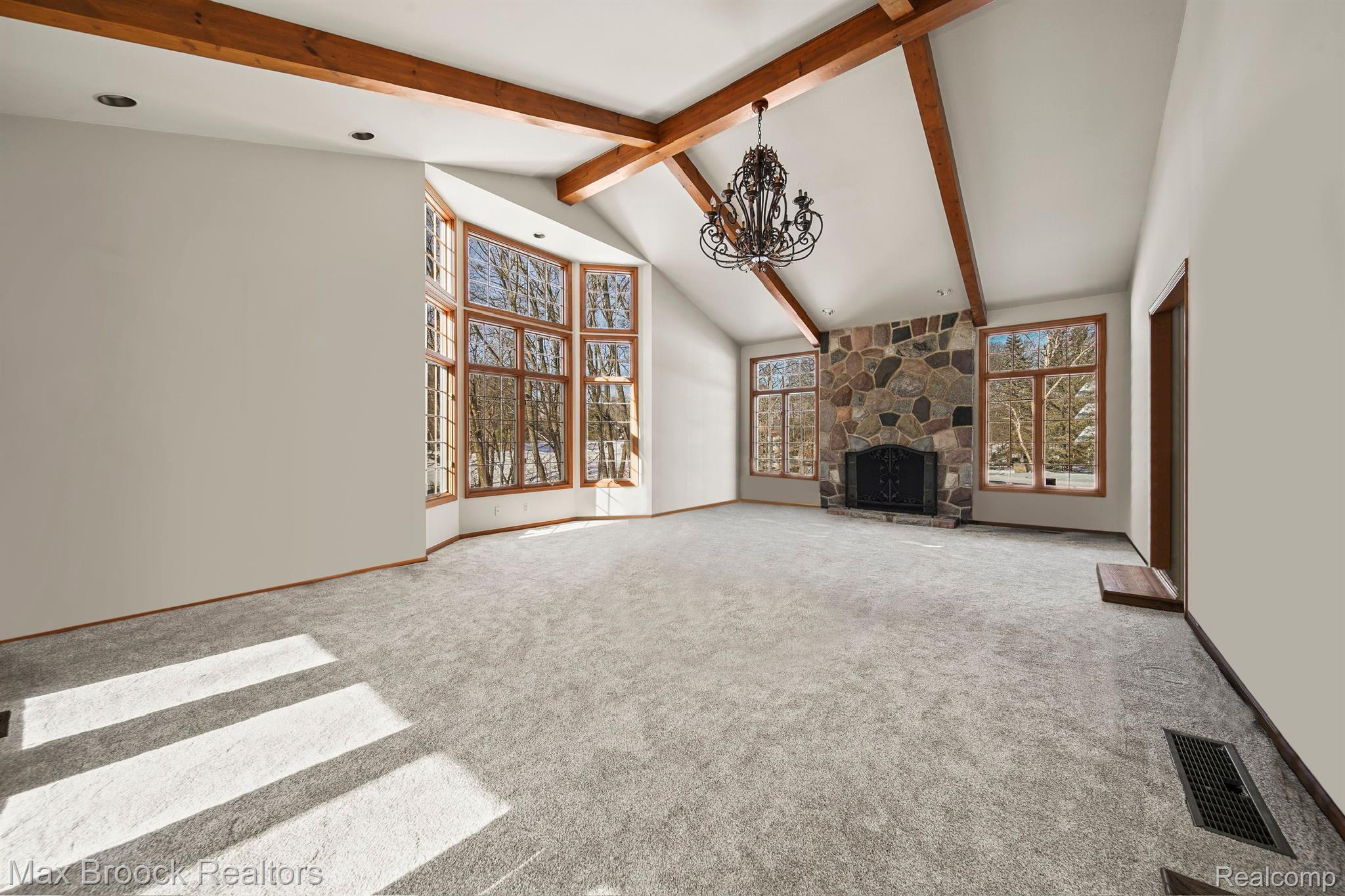 561 VALLEY Drive