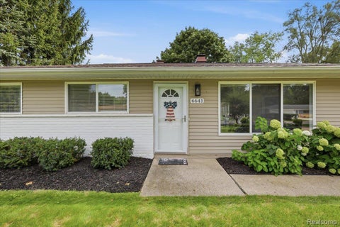 Tiny photo for 6641 Manson Drive, Waterford Charter Township, MI 48329 (MLS # 20261072122)