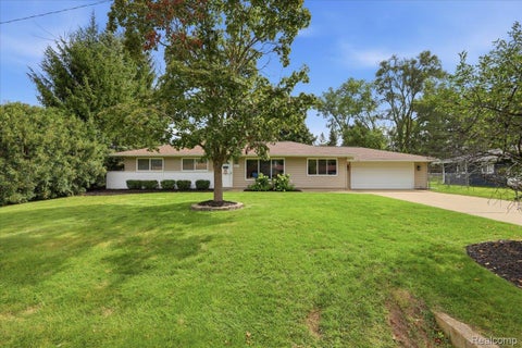 Tiny photo for 6641 Manson Drive, Waterford Charter Township, MI 48329 (MLS # 20261072122)