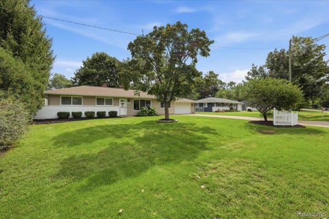 Tiny photo for 6641 Manson Drive, Waterford Charter Township, MI 48329 (MLS # 20261072122)
