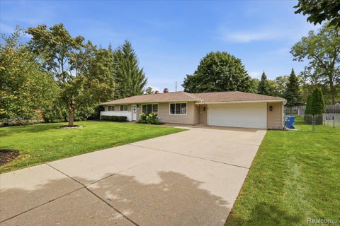 Tiny photo for 6641 Manson Drive, Waterford Charter Township, MI 48329 (MLS # 20261072122)