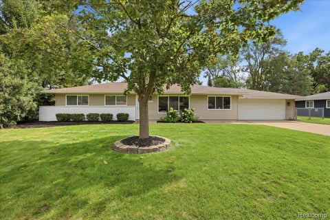 Photo of 6641 Manson Drive, Waterford Charter Township, MI 48329 (MLS # 20261072122)