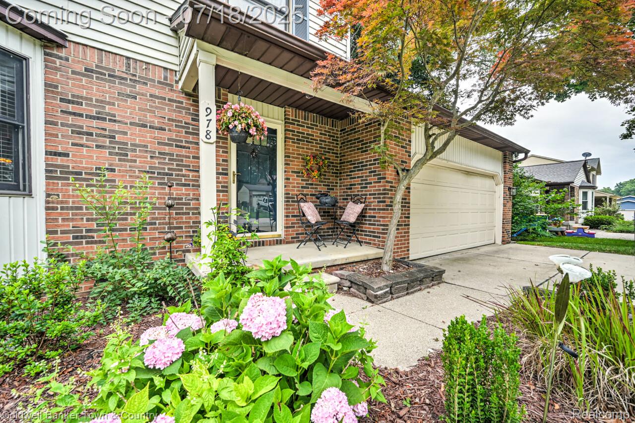 978 Oak Ridge Circle