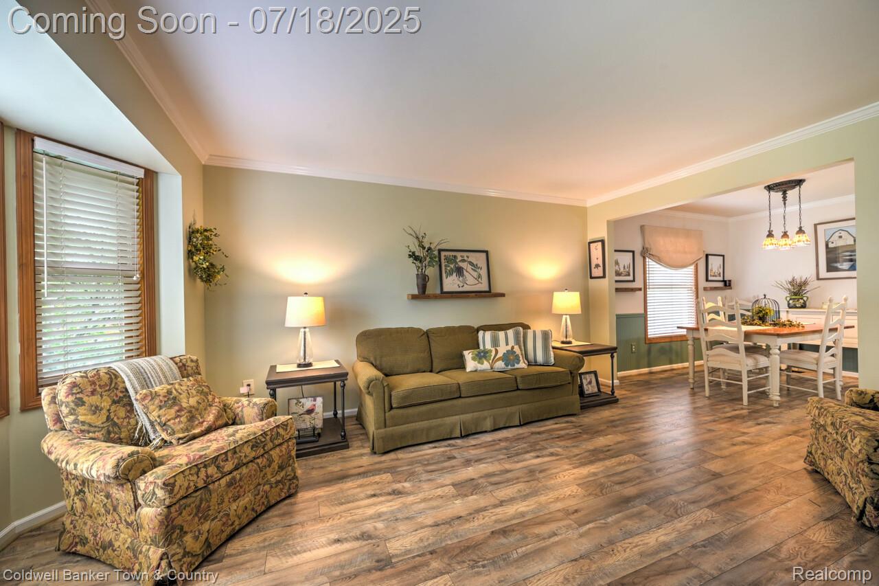 978 Oak Ridge Circle