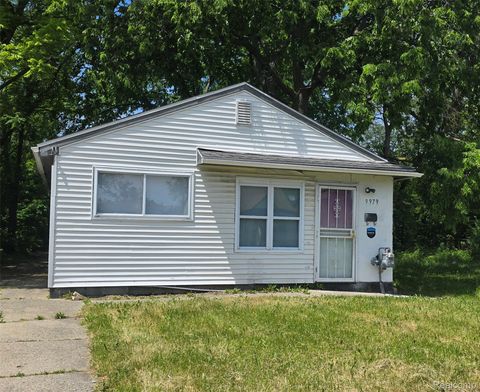 Photo of 9979 Montrose Street, Detroit City, MI 48227 (MLS # 20261046299)