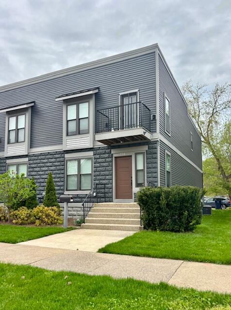 328 Maple Avenue