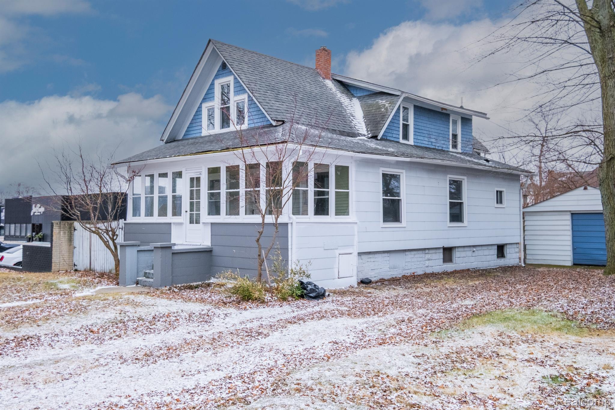 201 W PARENT Avenue