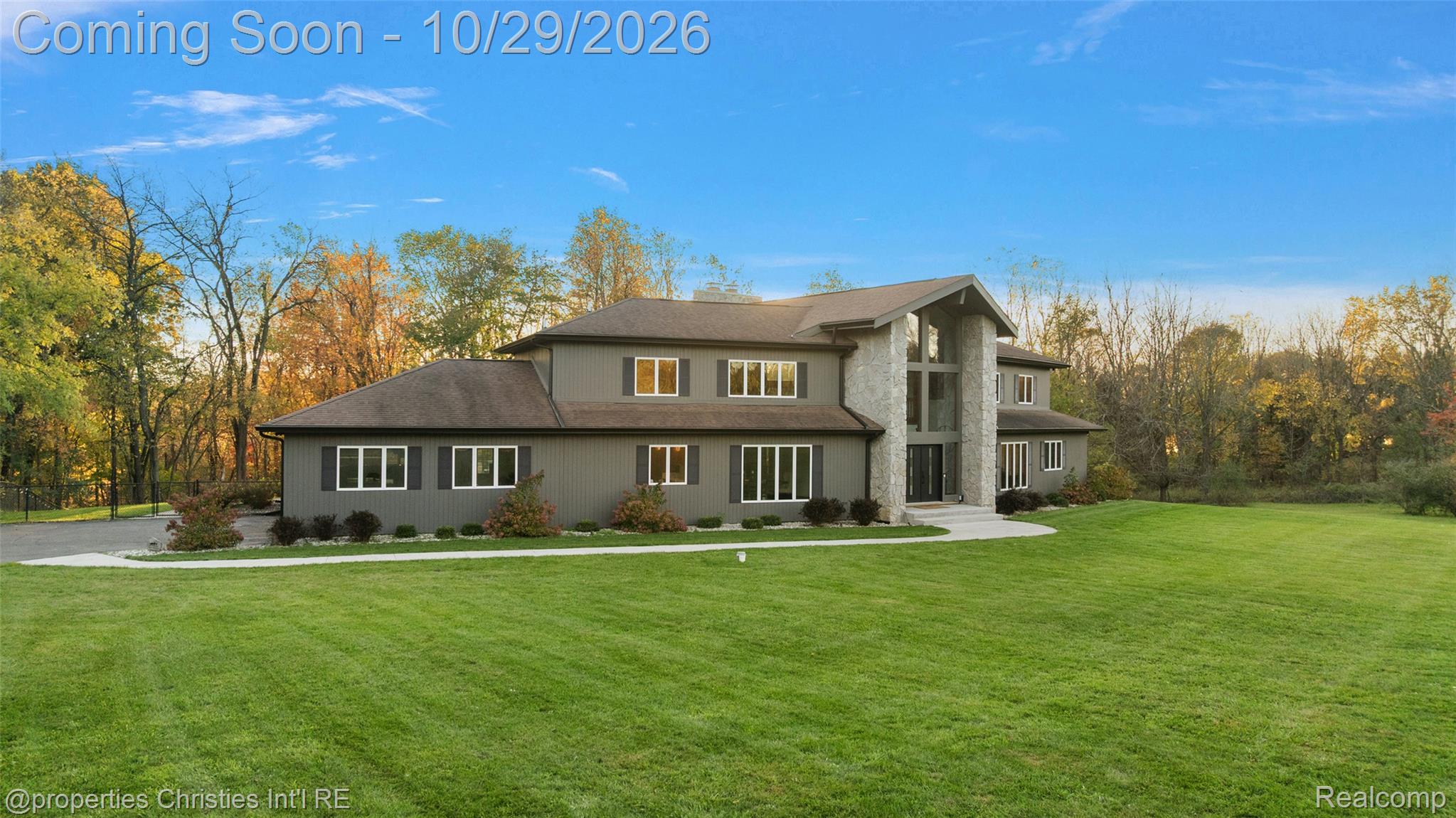 9551 Oak Pointe Lane