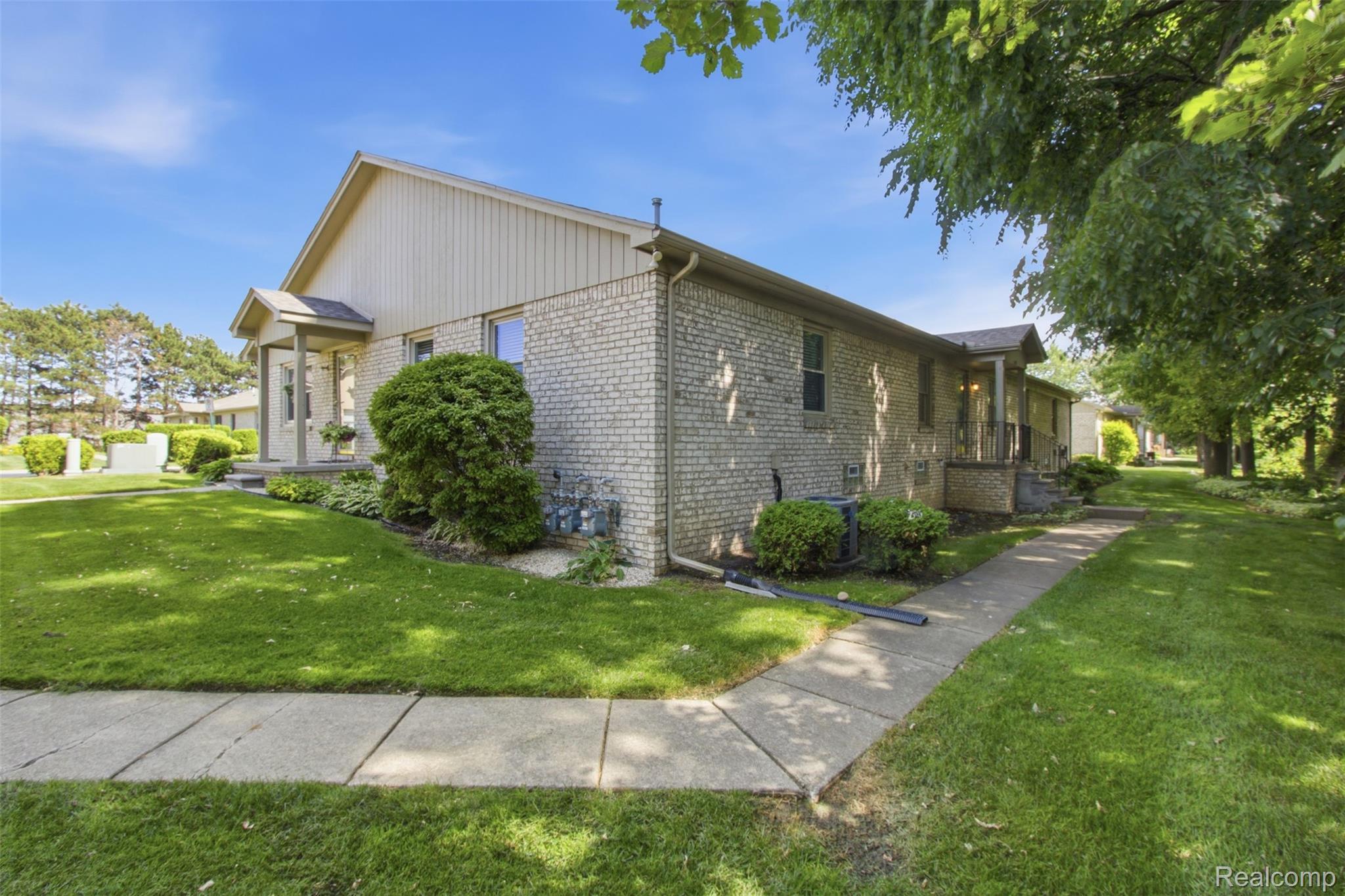 41837 King Edward Court
