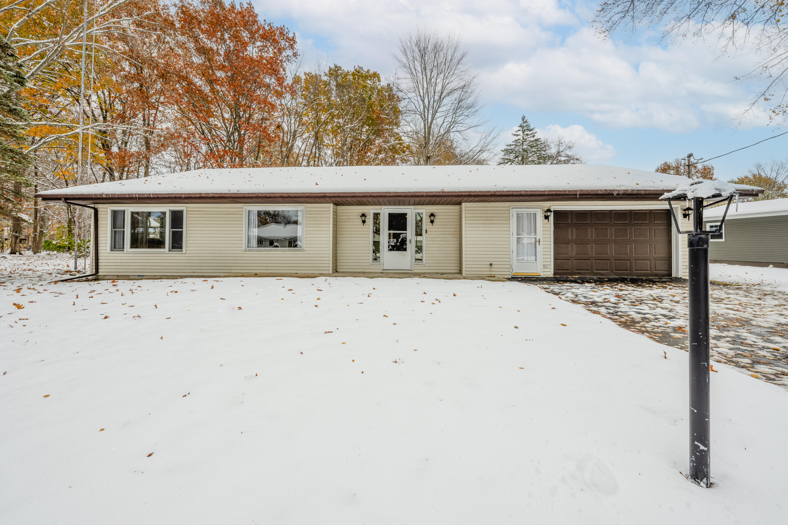 5081 Woodward Avenue