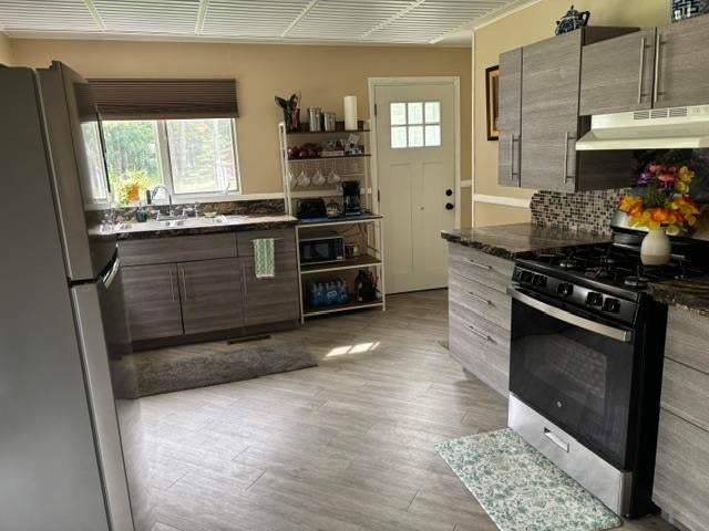 21 W Oak Street