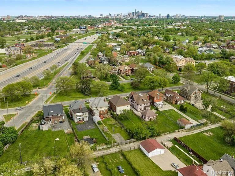 1935 W Grand Boulevard