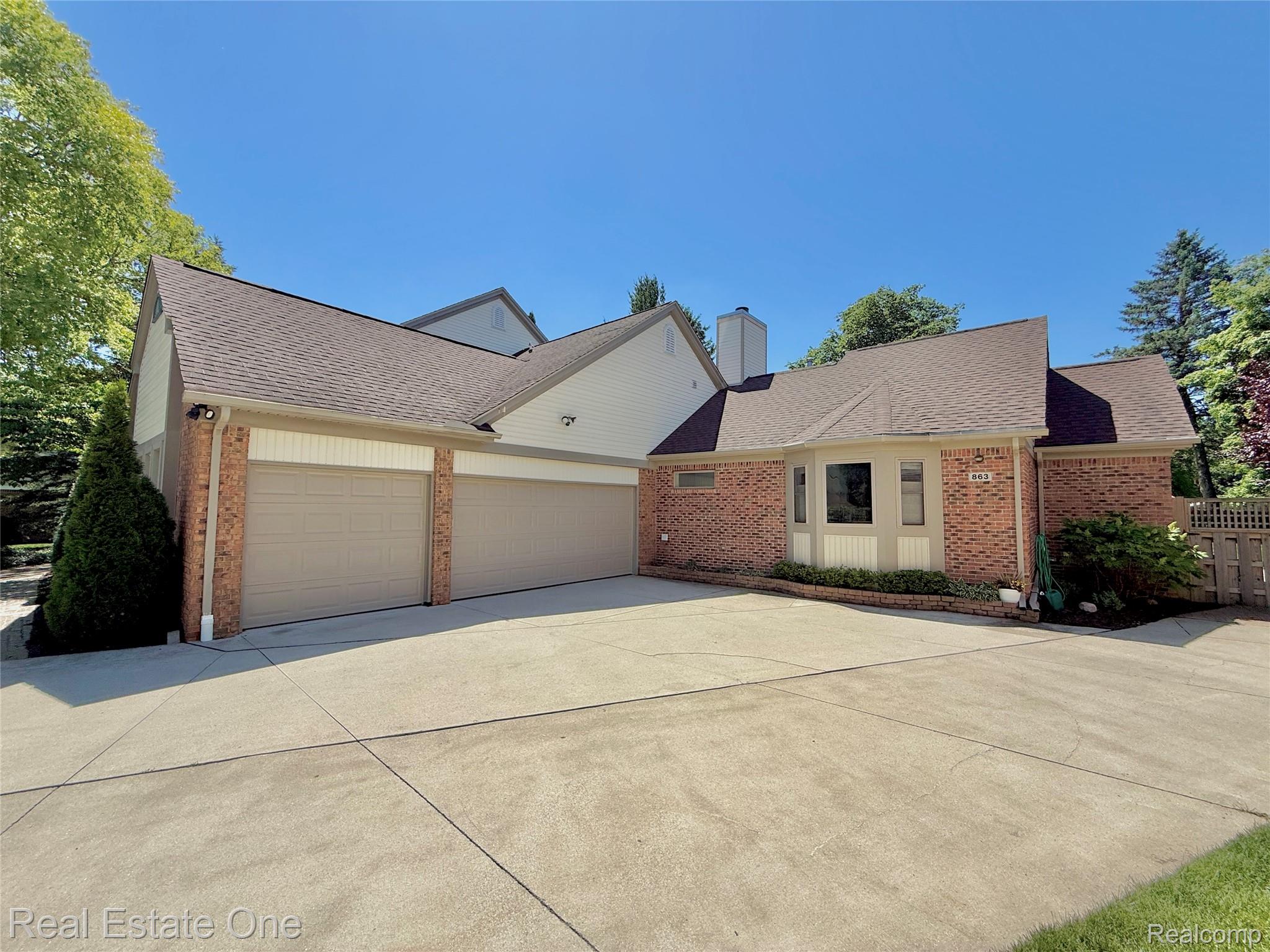 863 Superior Drive