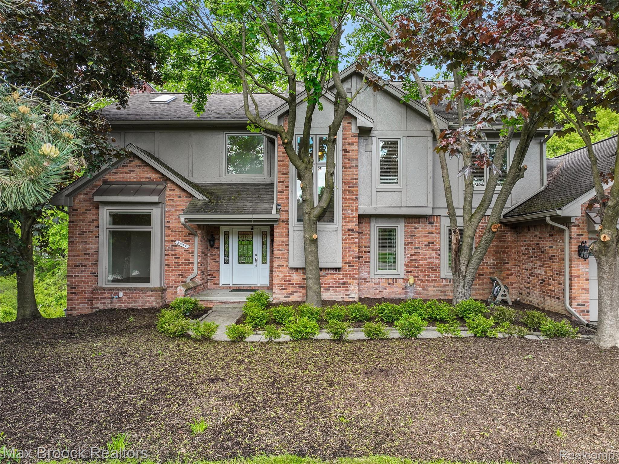 5844 INDEPENDENCE Lane