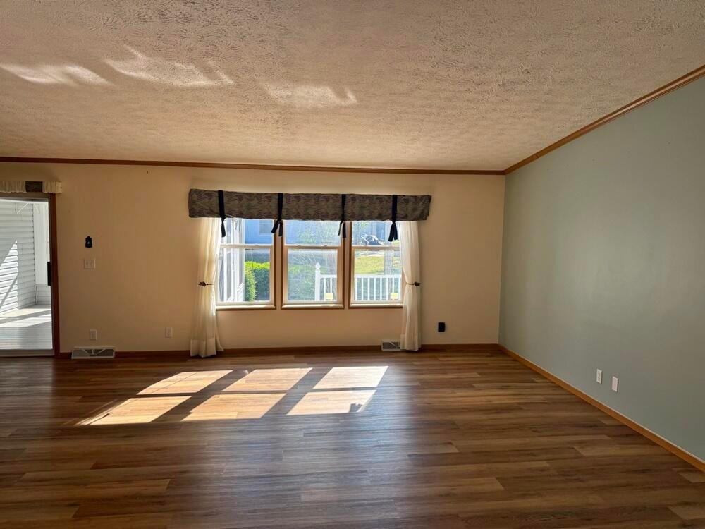 10215 E Royal