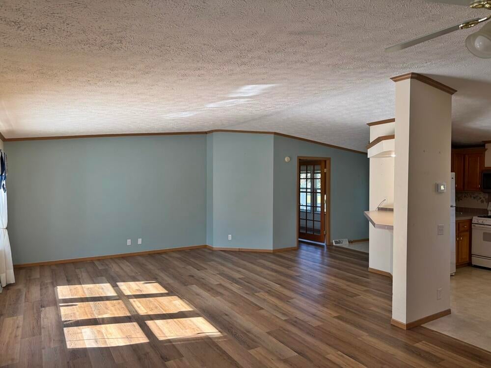 10215 E Royal