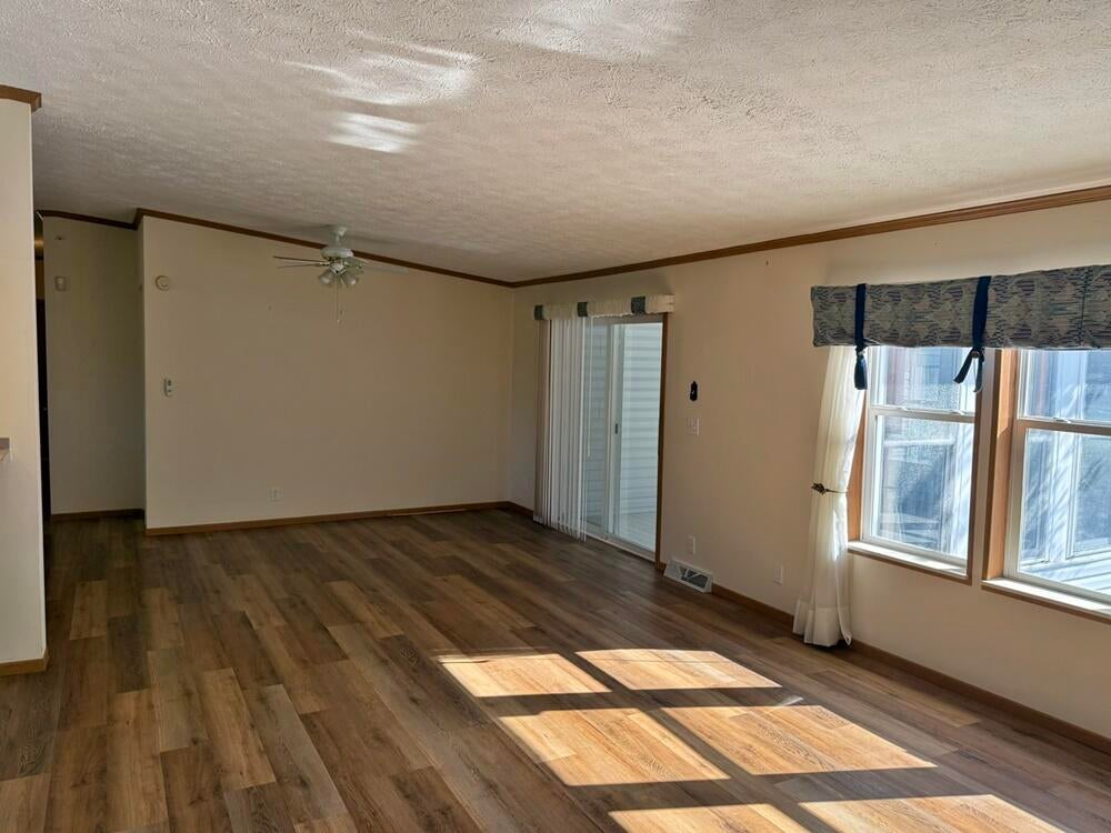 10215 E Royal