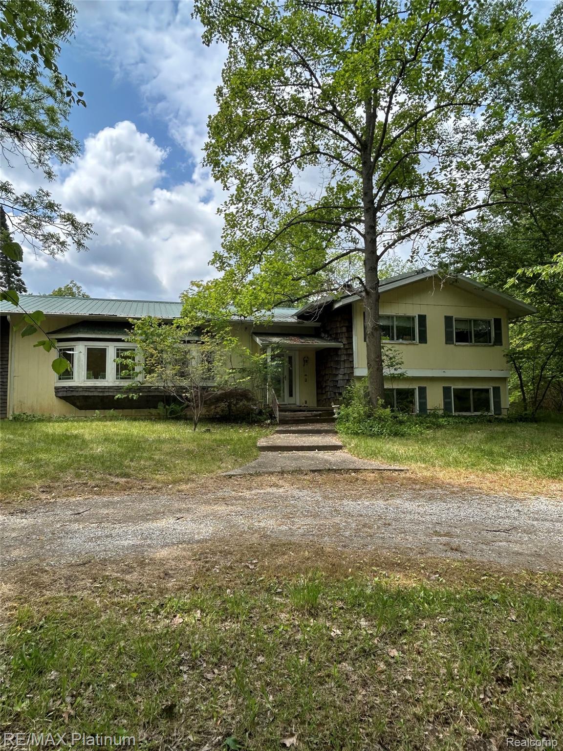 2625 PRESTON LANE