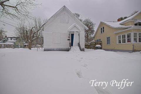 1676 Pine Street Muskegon City MI 49442