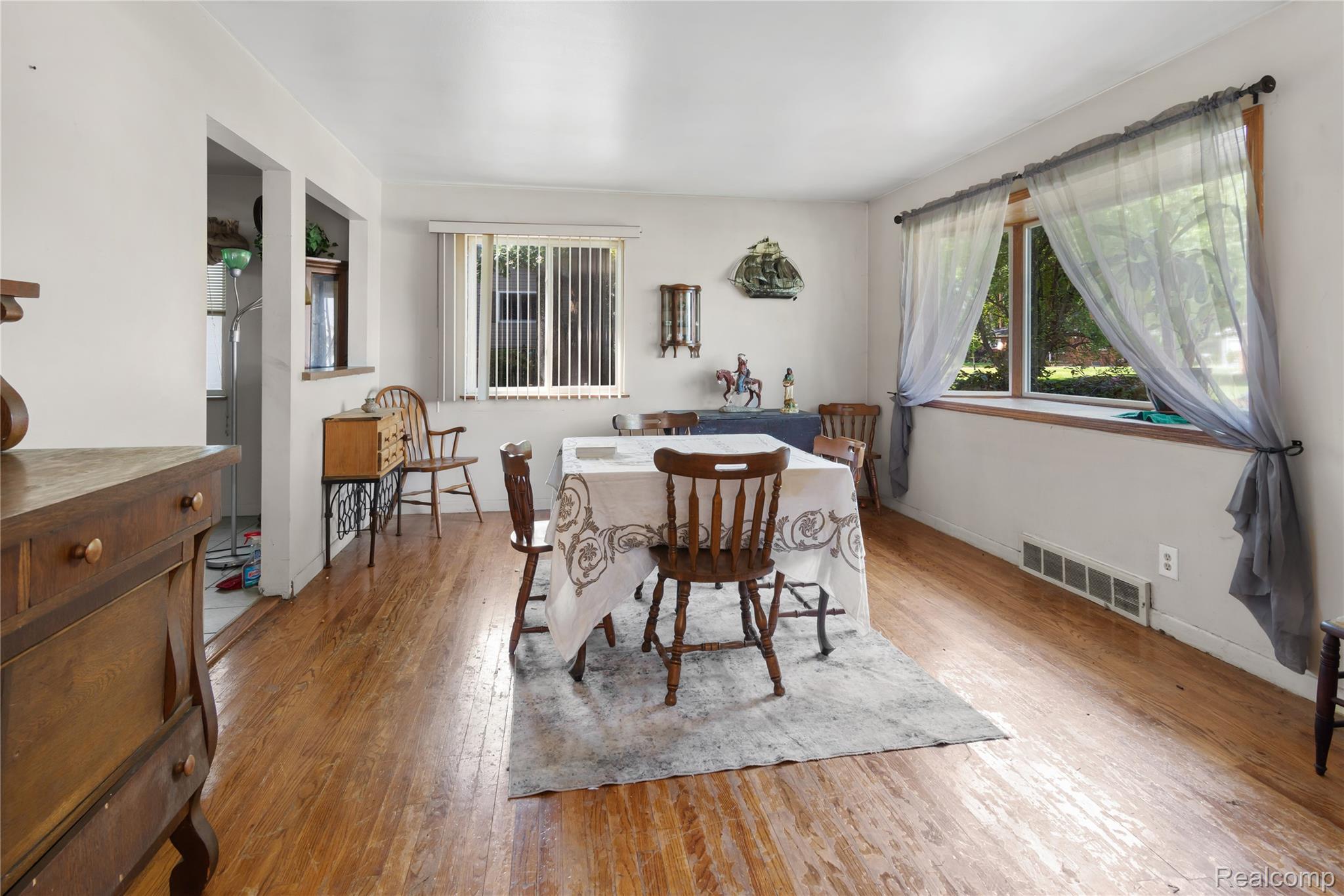 750 N Hagadorn Street