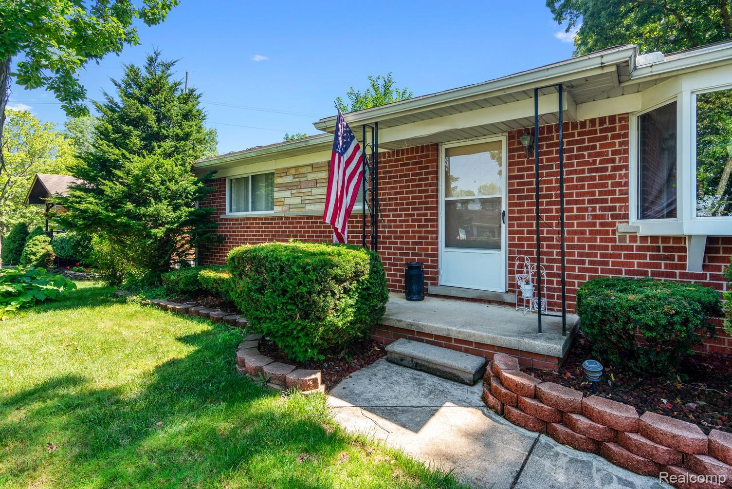 750 N Hagadorn Street