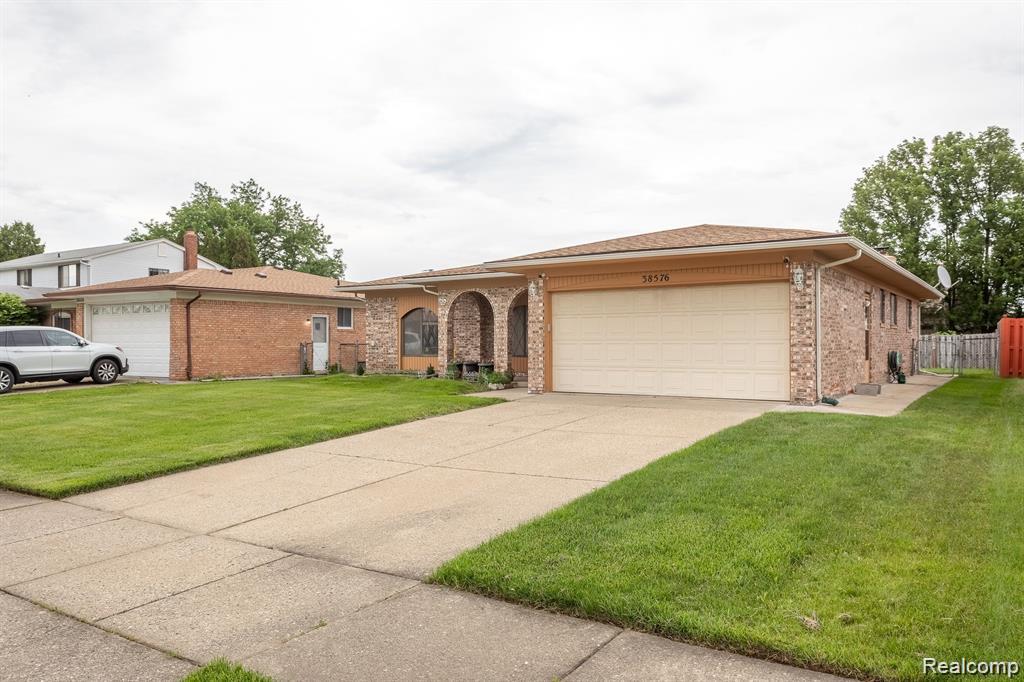 38576 Cottonwood Drive