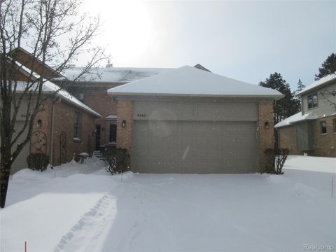 4660 Royal Cove Drive 5 Shelby Charter Township MI 48316