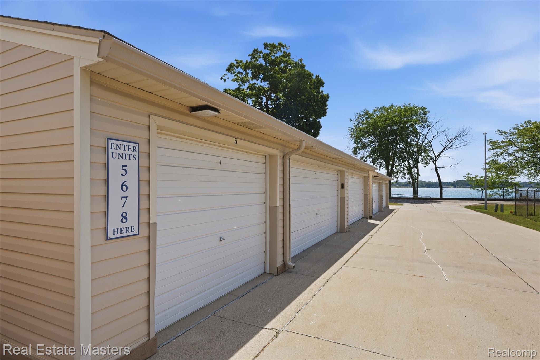 1700 River Road 8