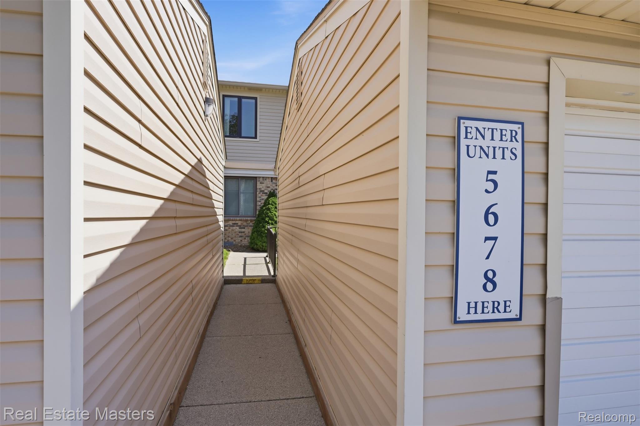 1700 River Road 8