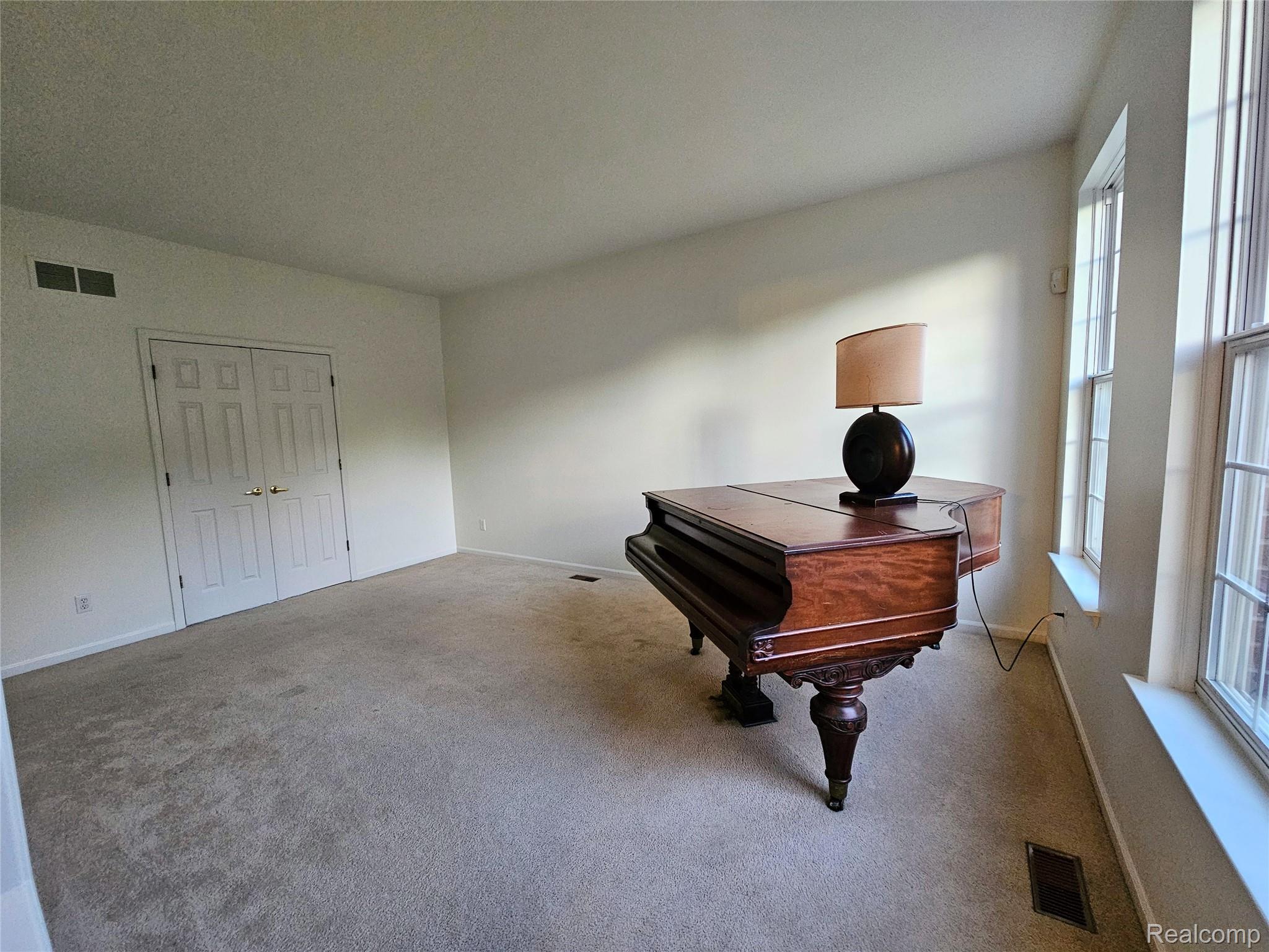 8350 Thornhill Drive