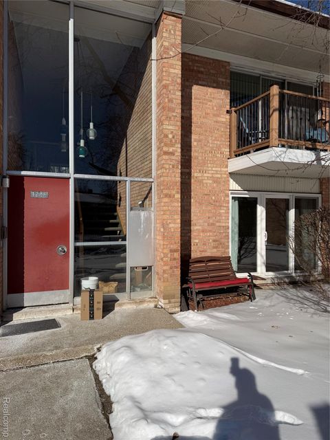 1249 ISLAND Drive 104 Ann Arbor City MI 48105