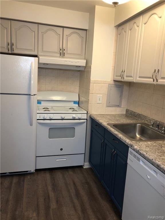 1249 ISLAND Drive 104