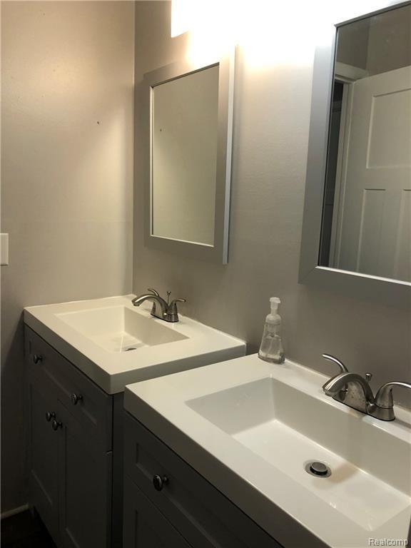 1249 ISLAND Drive 104