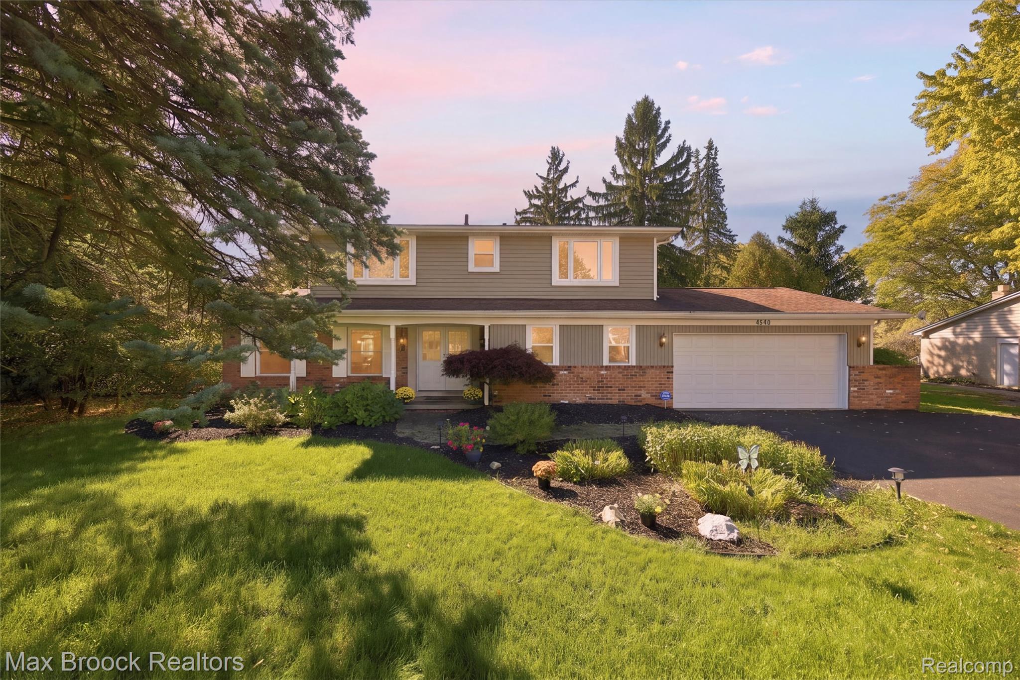 4340 Macqueen Drive