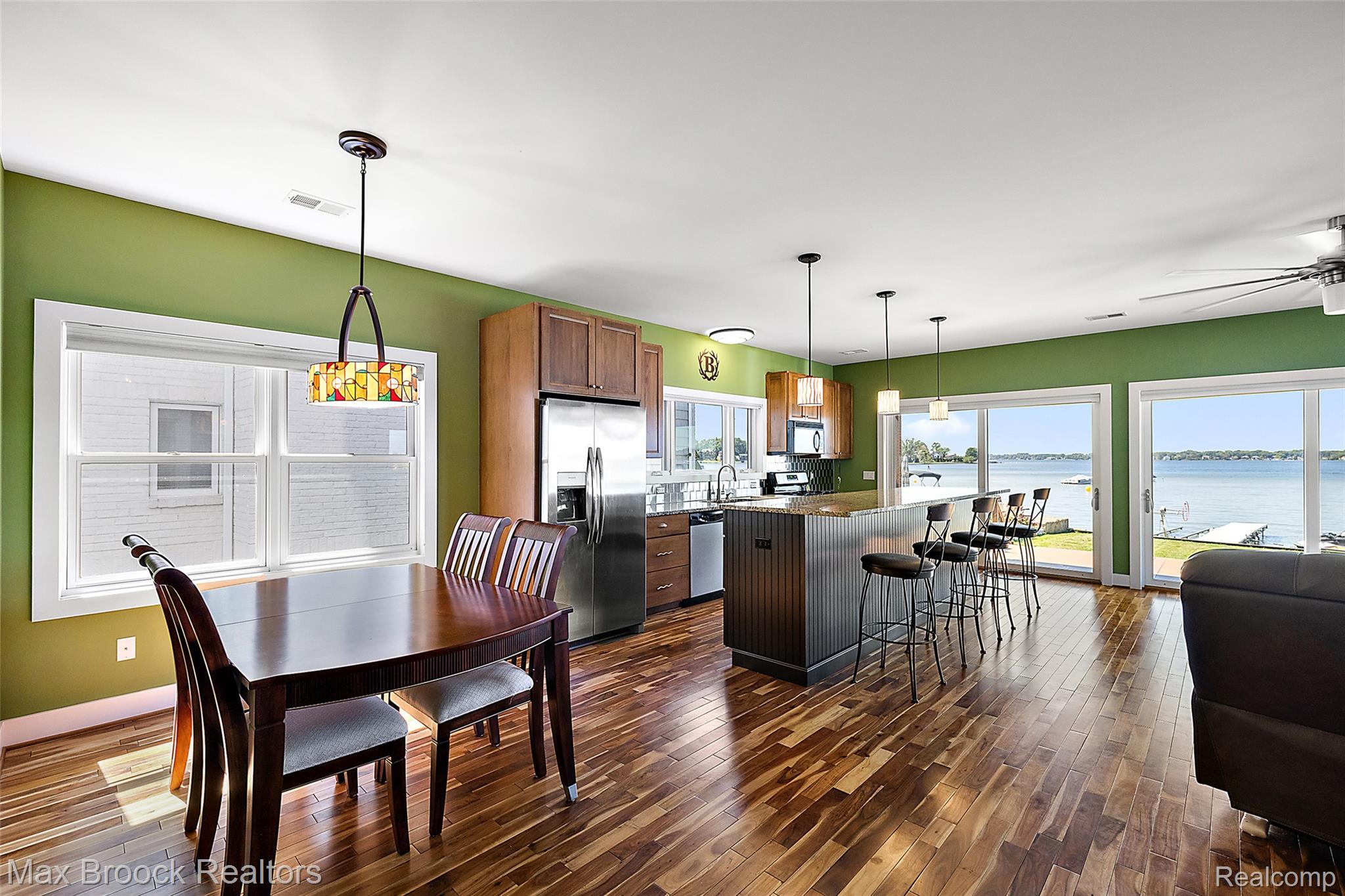 2022 Willow Beach Street