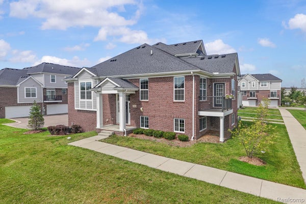 49503 LANTERN WAY # 42, CANTON, MI 48188 - Image 1498dd5ef1a8e62737f7cef3ee35d78b/1027073249