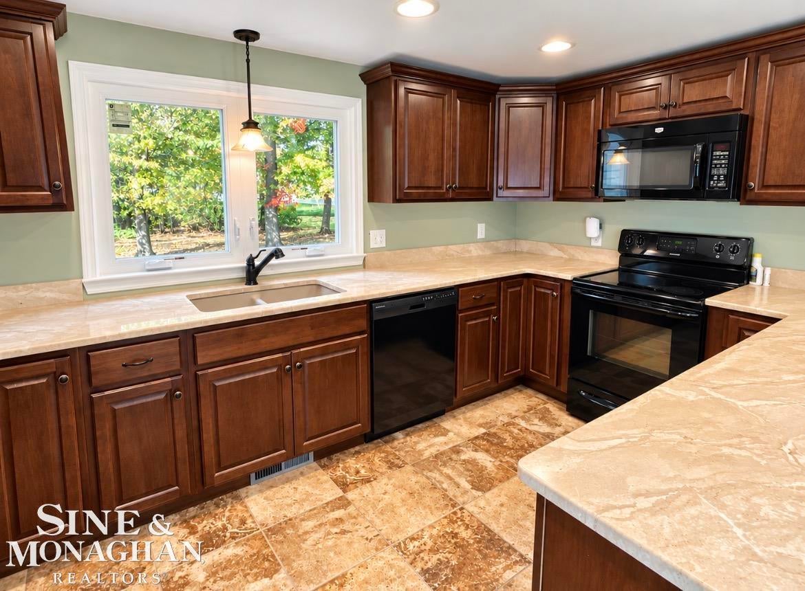 8922 Stone Rd Road