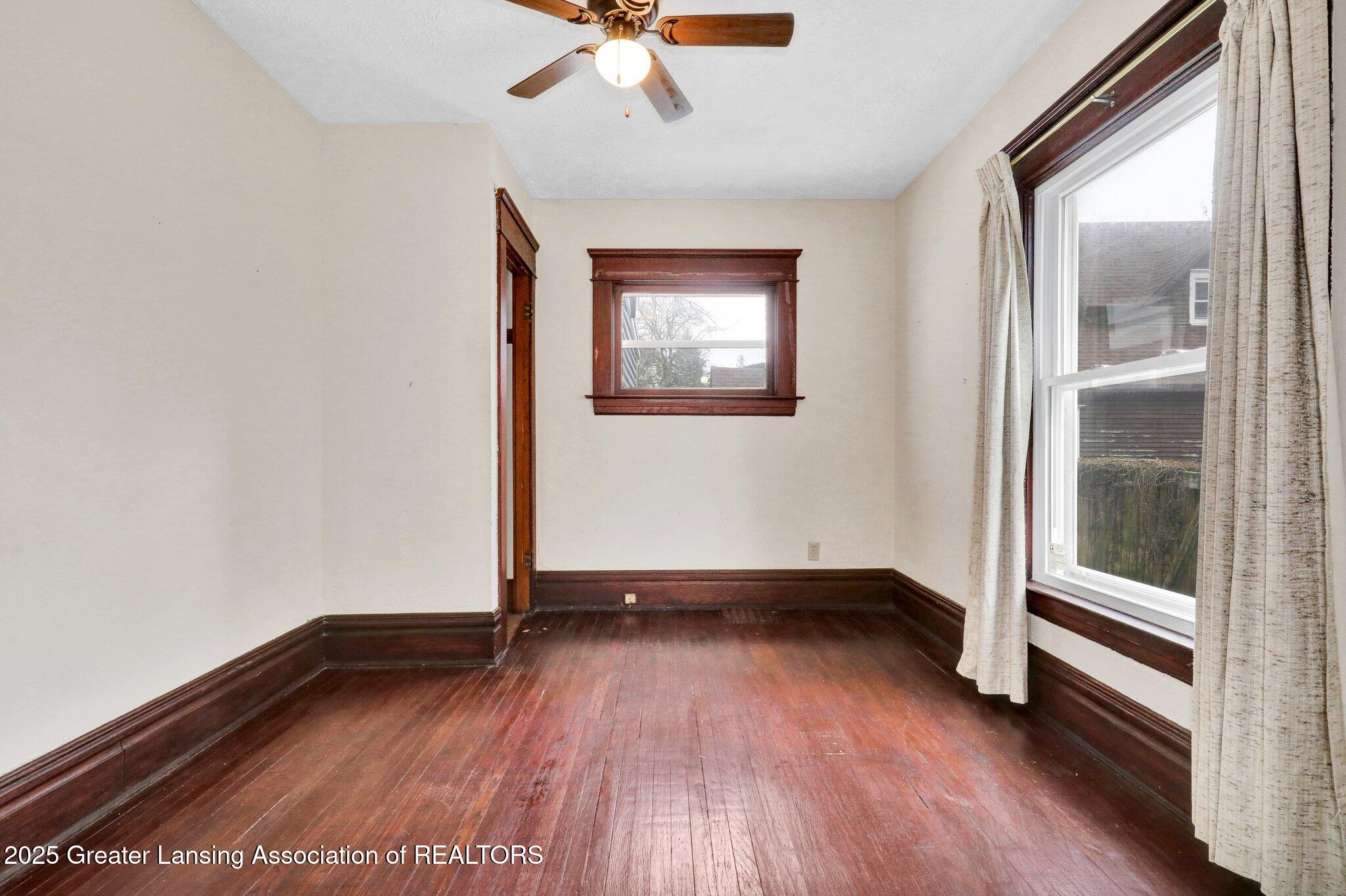 Lansing City, Michigan 48906, United States, 4 Bedrooms Bedrooms, ,2 BathroomsBathrooms,Residential,Pending,142062