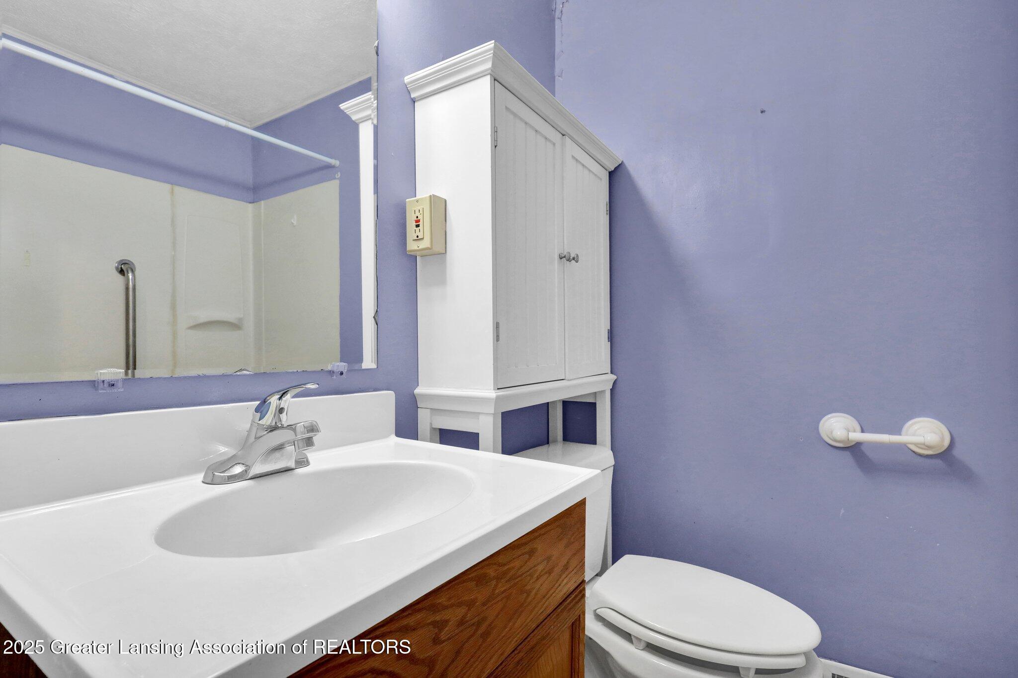 Lansing City, Michigan 48906, United States, 4 Bedrooms Bedrooms, ,2 BathroomsBathrooms,Residential,Pending,142062