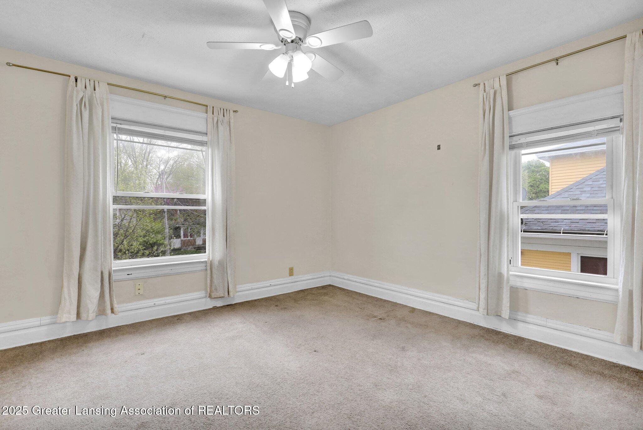 Lansing City, Michigan 48906, United States, 4 Bedrooms Bedrooms, ,2 BathroomsBathrooms,Residential,Pending,142062