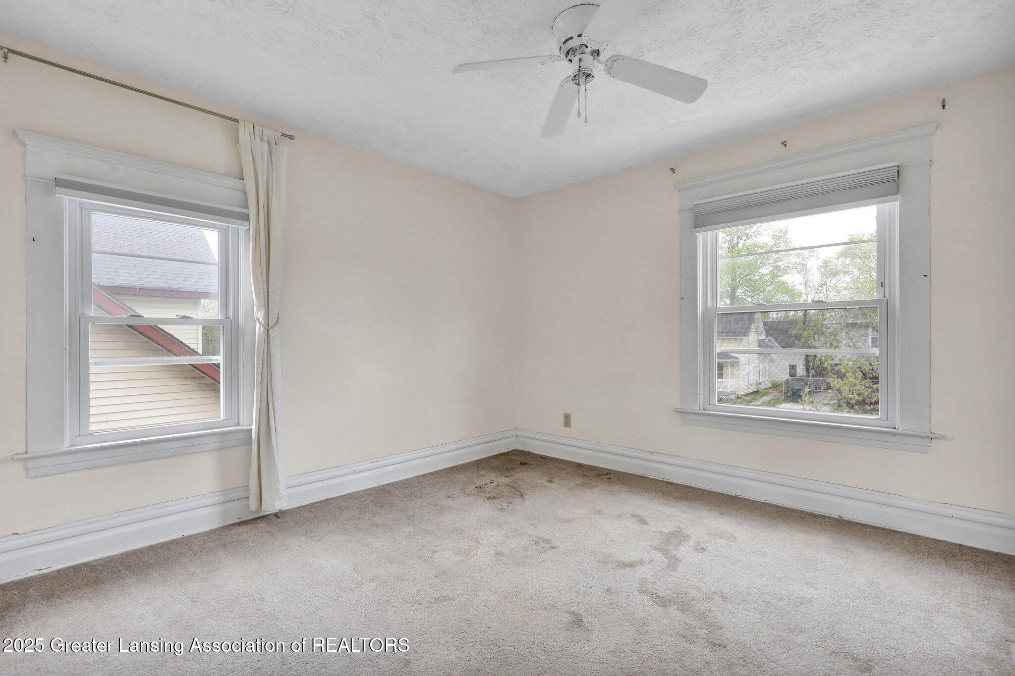 Lansing City, Michigan 48906, United States, 4 Bedrooms Bedrooms, ,2 BathroomsBathrooms,Residential,Pending,142062