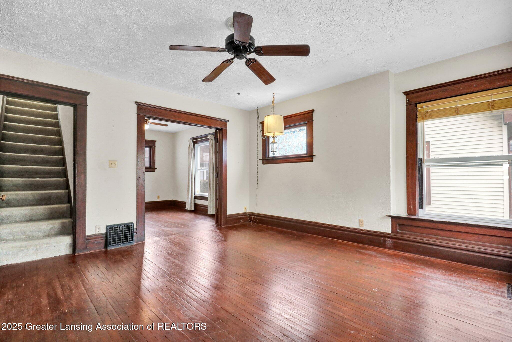 Lansing City, Michigan 48906, United States, 4 Bedrooms Bedrooms, ,2 BathroomsBathrooms,Residential,Pending,142062