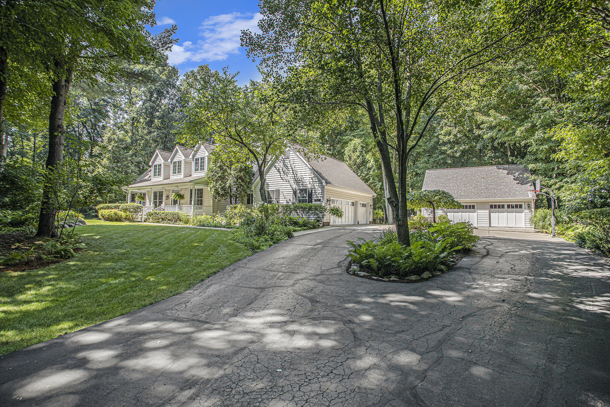 8021 N Yorkville Lane