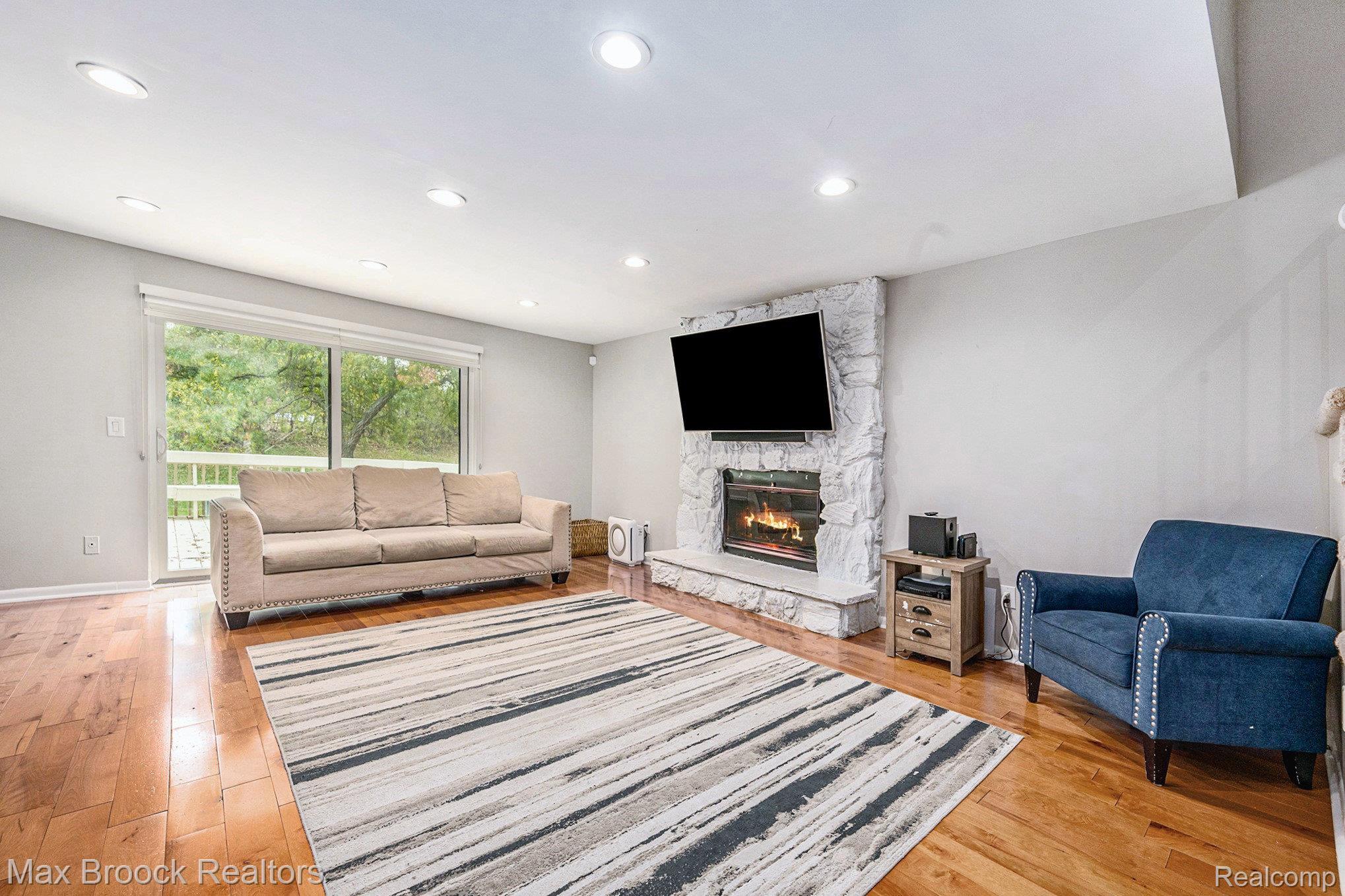 4371 Foxpointe Drive