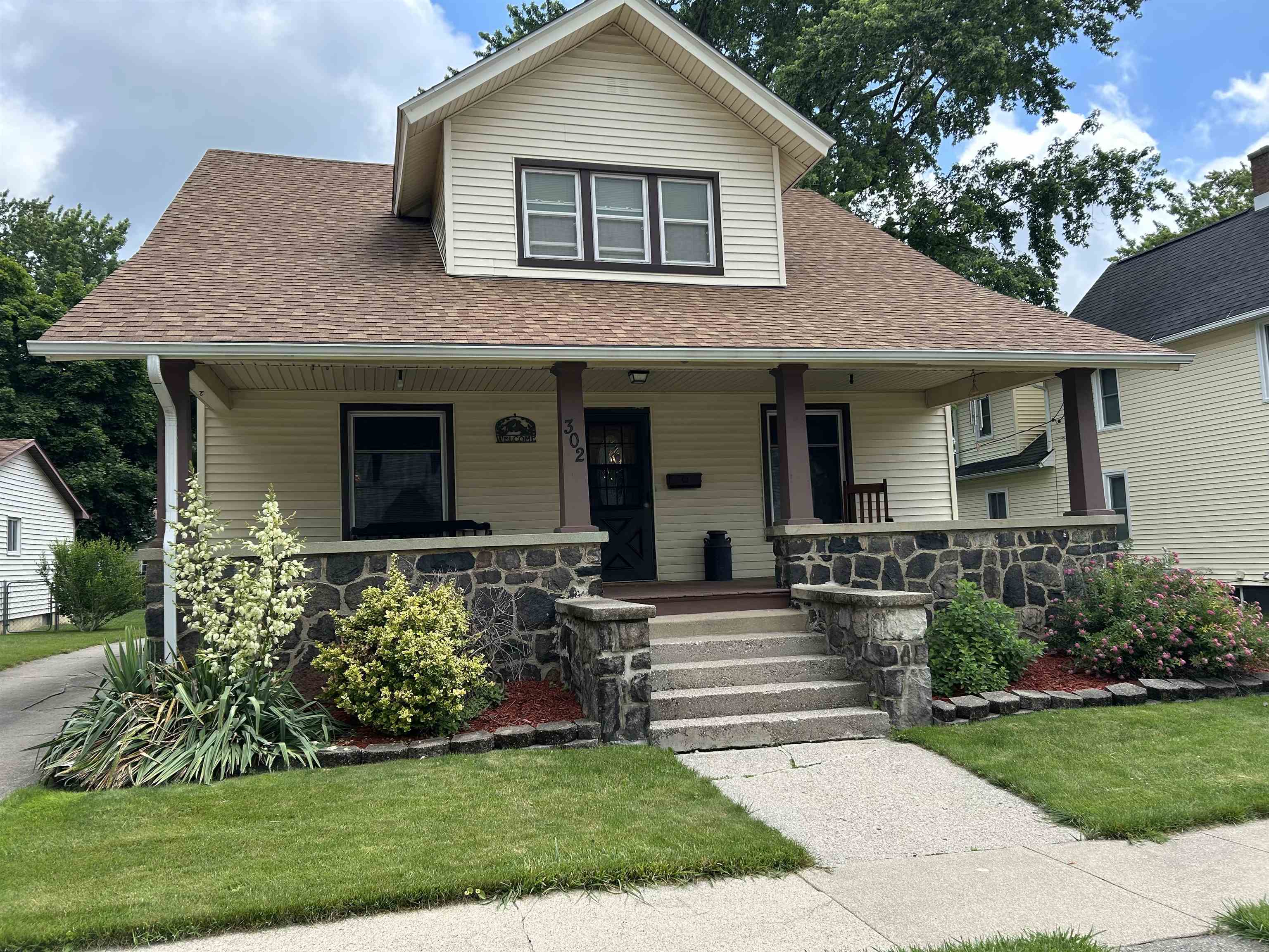 302 N Mackinaw Street
