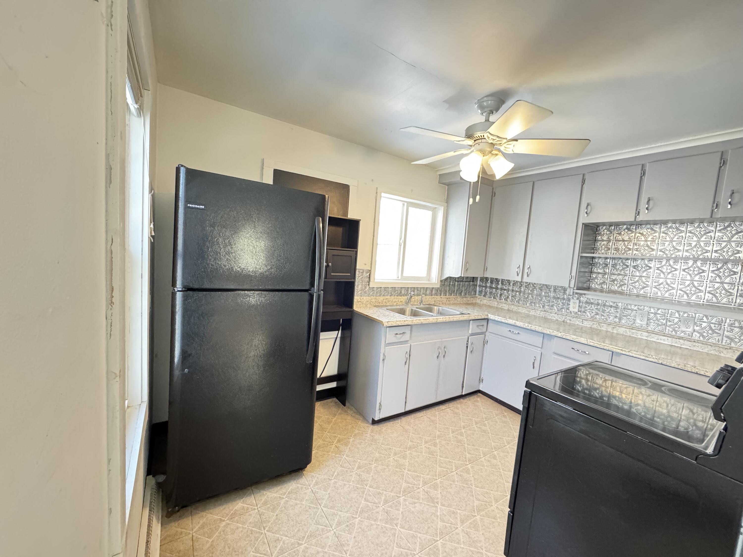 309 E Oak Grove Avenue